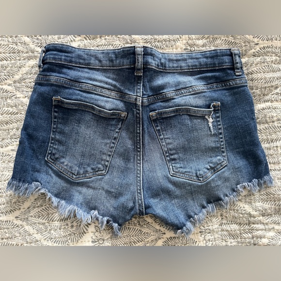 High waisted Blue H&M Jean Shorts - Picture 2 of 2